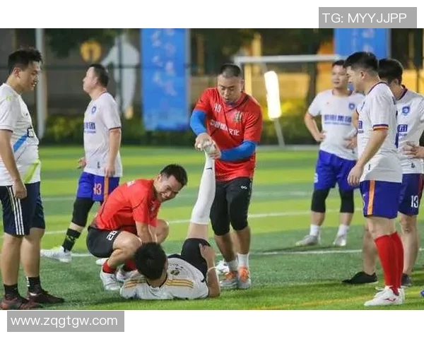 球星在足球场上激情示爱感动全场温馨一幕引发粉丝热议 球星在足球场上激情示爱感动全场温馨一幕引发粉丝热议