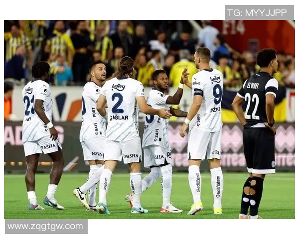 足球天团:十大绝美球星盛放 足球天团:十大绝美球星盛放