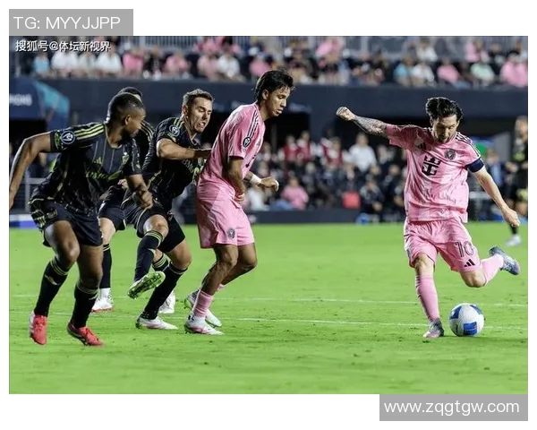 足球球星必备的十件装备和必需品,助你成为场上亮眼焦点 足球球星必备的十件装备和必需品,助你成为场上亮眼焦点